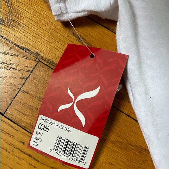 NWT Capezio Team Basics Short Sleeve Leotard in White Size Small - Picture 5 of 6